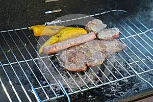 Barbecue with pork and peppers that cook slowly with no flame and a little smoke