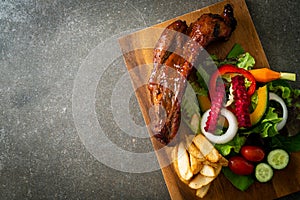 Barbecue pork spare ribs with vegetables