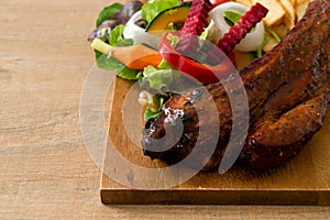 Barbecue pork spare ribs with vegetables