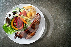 Barbecue pork spare ribs with vegetables