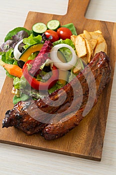 Barbecue pork spare ribs with vegetables