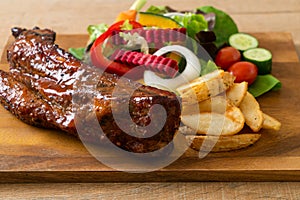 Barbecue pork spare ribs with vegetables