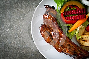 Barbecue pork spare ribs with vegetables