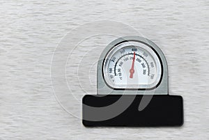 Barbecue temperature gauge