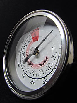 Barbecue temperature gauge