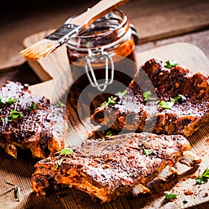 Barbecued ribs in a spicy marinade