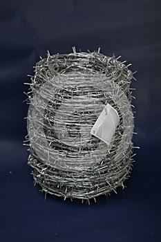 Barbed wire coil