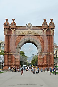 BARCELONA, CATALONIA SPAIN - SEPTEMBER 2016: tourists near Triumph Arch, Arc de Triomf