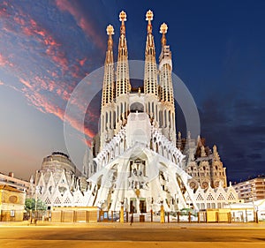 BARCELONA, SPAIN - FEBRUARY 10, 2016: Sagrada Familia basilica i