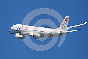 Air Europa Airbus A330-200 Banking