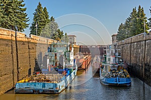 Barge tug in gateway