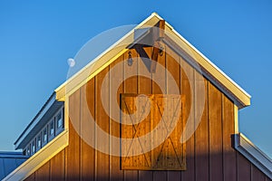 Barn looking clubhouse in Utah Valley near pool