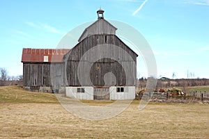 Barn in wood and steel 2