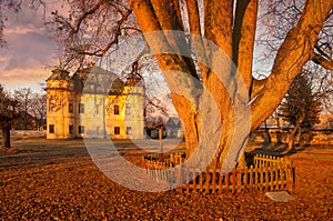 Baroque mansion in Hronsek with corner bastion