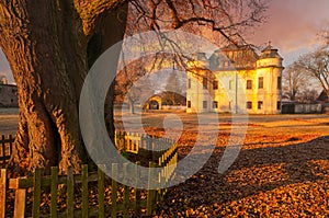 Baroque mansion in Hronsek with corner bastion