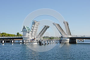 Bascule bridge