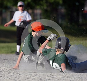 Baseball player sliding into b