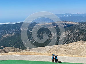 Basejumper holds a pilot chute in his hands, preparing to jump from a high cliff into the abyss against the background of the