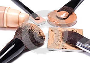 Basic makeup products to create beautiful skin tone