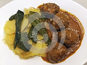 Basic Meat Balls With Potatoes