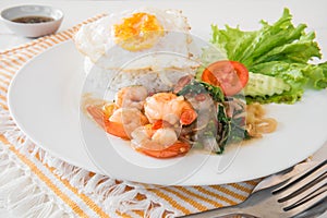 Basil fried rice with shrimp and fried egg (Pad kra prao kung),