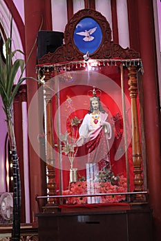 Interiors of Basilica of the Sacred Heart of Jesus - statue of Jesus - Indian Church - Pondicherry religious pilgrim trip