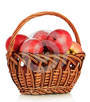 Basket with aples