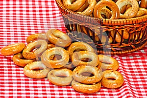 Basket with bread ring