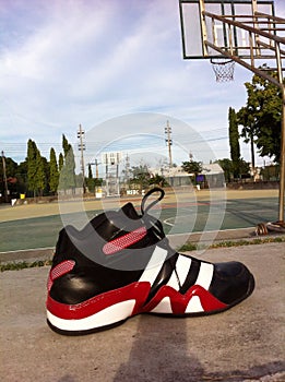 Basketball shose
