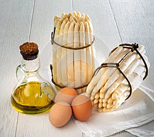 Bassano DOC white asparagus, oil and eggs