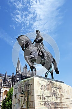 Batalha Monastery. Nuno Alvares Pereira statue. photo