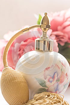 Bath arrangement with perfume bottle,