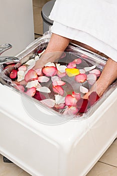 A bath with rose leaf