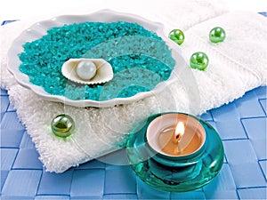 Bath salt and aromatic candle