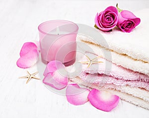 Bath towels with pink roses