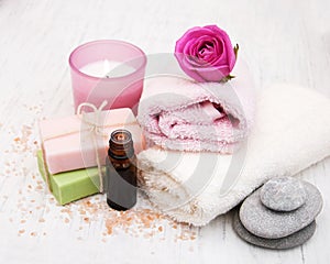 Bath towels with pink roses