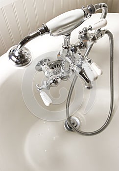 Bath tub faucet