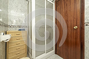 Bathroom with square shower cabin with white screen