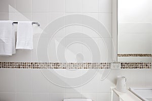 Bathroom White Tiles img