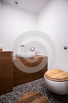 Bathroom with wooden decorations