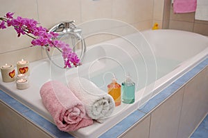 Bathtub with Beauty Set