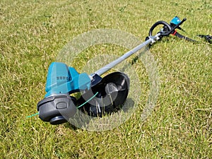 Battery powered electric grass trimmer