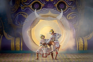 The battle scenes of the Thai pantomime Between the two monkey characters