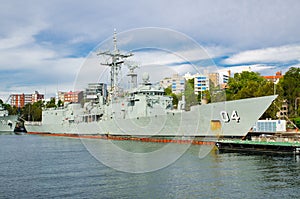 Battleship mooring at major fleet bases of the Royal Australian Navy RAN establishments and facilities clustered, Woolloomooloo.