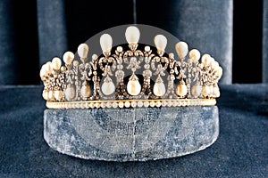 Bavarian Loverâ€™s Knot Tiara of Queen Therese of Bavaria, circa 1825