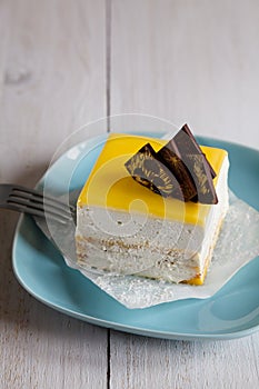 Bavaroise with lemon jelly