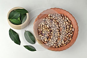 bay leaves and pinto beans