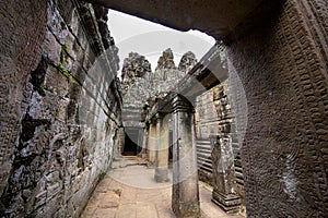 Bayon Castle is a stone castle of the Khmer Empire. Located in the center of Angkor Thom