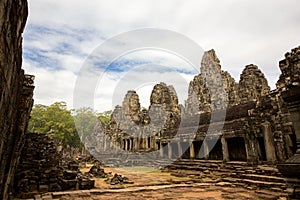 Bayon Castle is a stone castle of the Khmer Empire. Located in the center of Angkor Thom