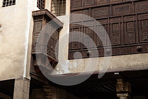 The Bayt Al-Suhaymi house is built around a sahn in the centre of which there is a small garden with plants and palm trees, rom photo